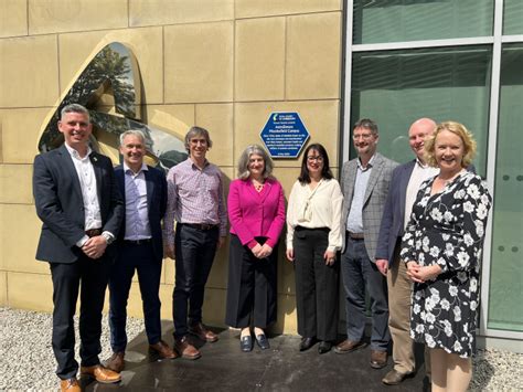 Macclesfield: Blue plaque marks 60 years of service for AstraZeneca and 25 years since merger ...