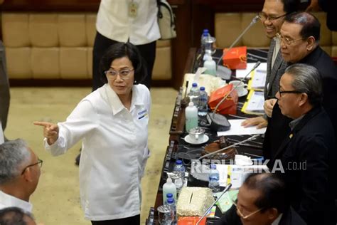 Sujud Syukur Sri Mulyani Sah Teken Uang Makan Dan Uang Lembur Untuk