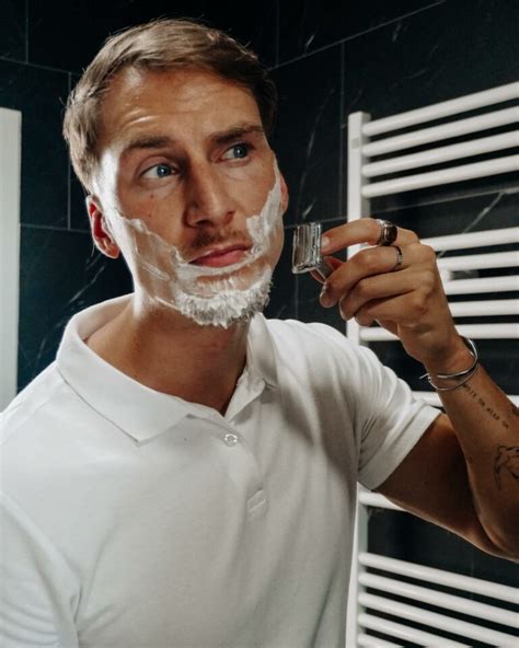 8 Best Razor Brands: Make Your Shaves Next Level in 2025 | FashionBeans