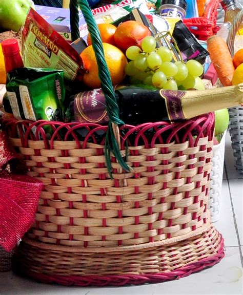 Get These Yummy Fruit Baskets Gift Hampers For Christmas From So