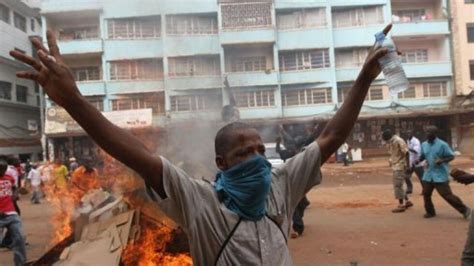 De Violentes Meutes Kampala Font Au Moins Deux Morts