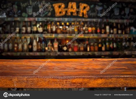 Plateau Bois Sur Fond Bouteilles D Alcool Ancien Comptoir Bar Comme