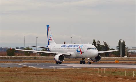 VQ BRE Airbus A320 214 Ural Airlines Despegue del avión Flickr