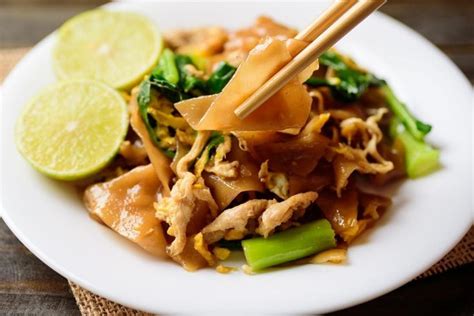 Thai Wide Rice Noodles Recipe