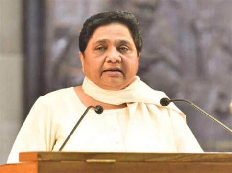 State govts should pay attention to flood prevention: Mayawati