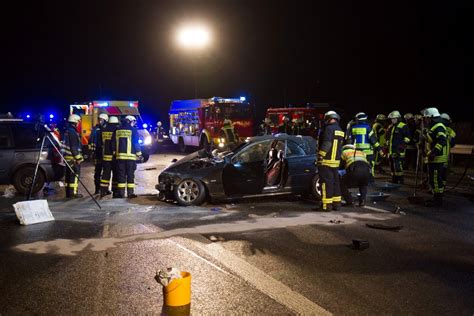 Fotostrecke Ludwigsburg Nord Sperrung Der A Nach Schwerem Unfall