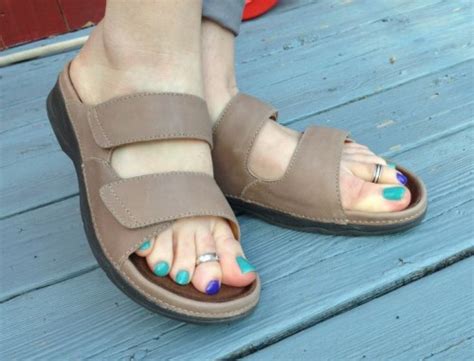 Comfortable Sandals For Women With Problem Feet • The Fashionable Housewife