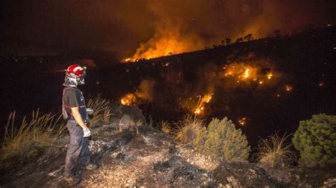 Los Grandes Fuegos Y La Superficie Quemada En 2015 Supera Ampliamente A