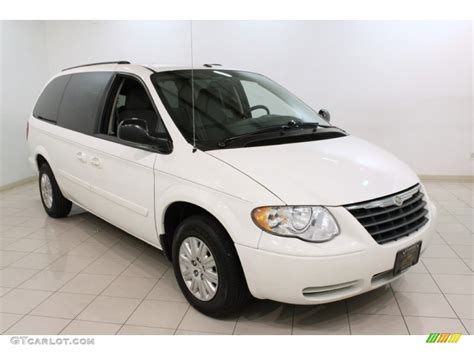 2007 Stone White Chrysler Town Country LX 72102029 Photo 12