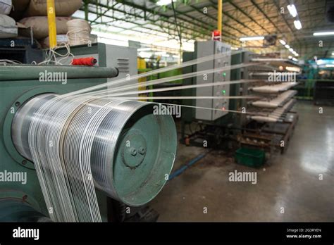 Producci N De Hilo De Nylon En Una F Brica Fotograf A De Stock Alamy