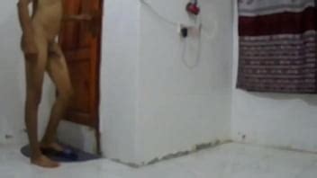 Yendo al baño XVIDEOS