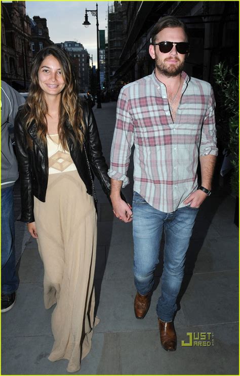 Caleb Followill And Lily Aldridge Scotts Restaurant Stop Photo 2547459