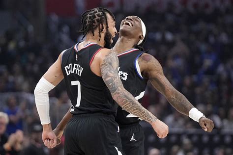 Kawhi Leonard Se Démarque Les Raptors S Inclinent 126 120 Devant Les Clippers Le Canada Français