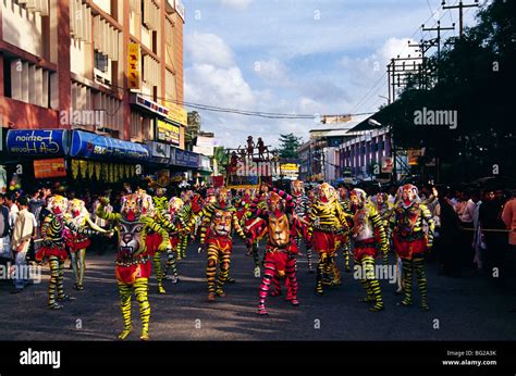 Pulikkali dancers performing in the streets of Thrissur, Kerala, during the Onam festival Stock ...