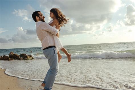 Fun Family Beach Poses — Kelly Goggin Photography