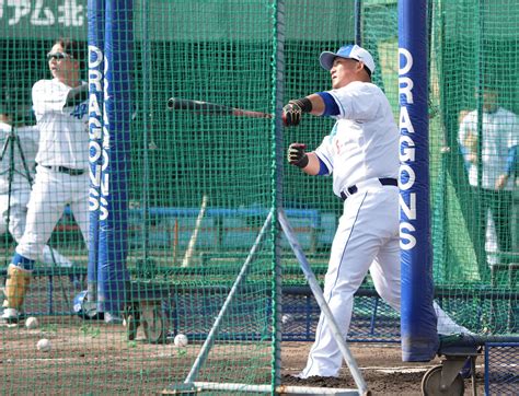 【中日】中田翔が初の特打で場外弾「室内で状態が良すぎたので外で軽く打っておこうかなと」 プロ野球写真ニュース 日刊スポーツ