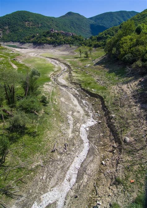 Sequía Y Aumento De La Temperatura Catástrofe Río Seco Y Ciudad Sin