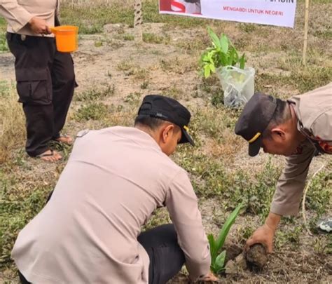 Polsek Air Kumbang Giat Tanam Pohon Langkah Nyata Dukung Pelestarian