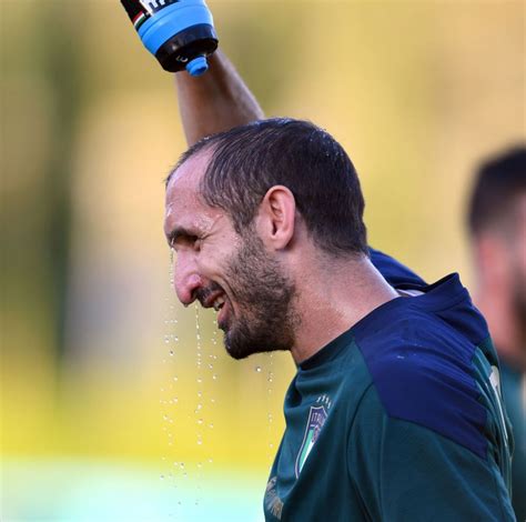 Italia Dezavantajata Pe Wembley Cati Suporteri Ai Squadra Azzurra Au