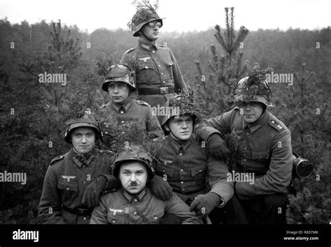 German Soldiers Ww2 Hi Res Stock Photography And Images Alamy