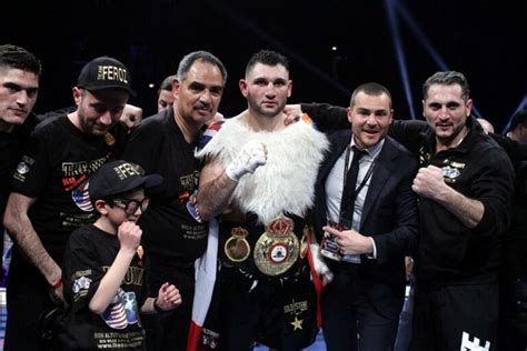 Boxe Arsen Goulamirian champion du monde WBA des lourds légers et