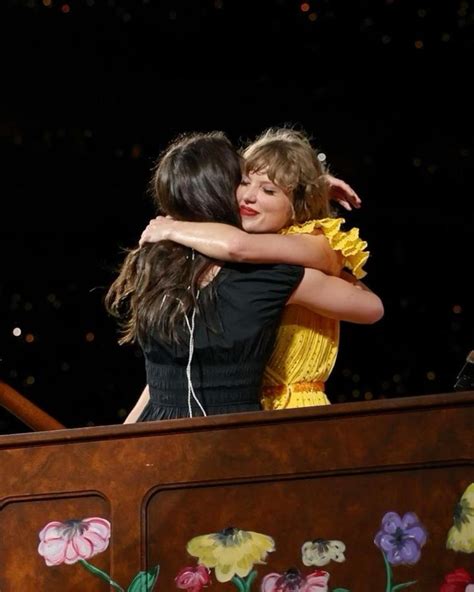 Taylor Swift hug