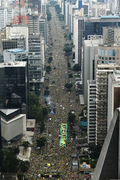 Maior manifestação da história do país reúne 6 milhões contra Dilma e