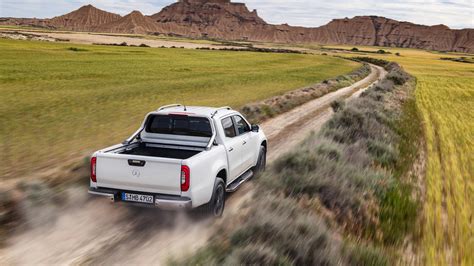 Mercedes-Benz X-Class debuts in South Africa, priced at €37,294 - Autodevot