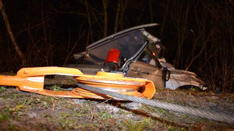 Fotos Wagh Usel Schwerer Unfall Auf B Ein Toter Und Drei