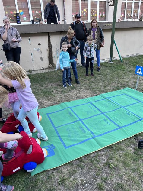 Dzie Pieczonego Ziemniaka Promyczek Poznaje Zasady Pieszego