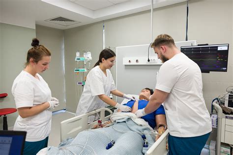 Cursuri De Perfecţionare Pentru Asistenţi Medicali Cu Experienţă Sau în