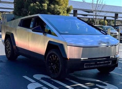 Tesla Cybertruck Prototipi Yolda G R Ld