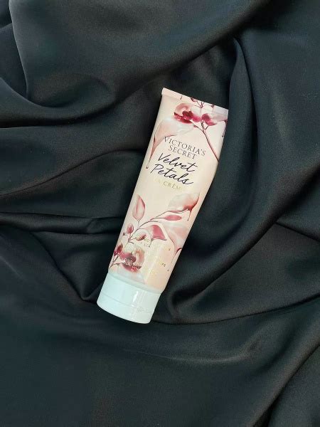 Лосьон для тела Victoria s Secret Velvet Petals La Creme купить с