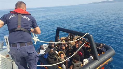 Turkish Coast Guard Rescues 14 Irregular Migrants After Greek Pushback