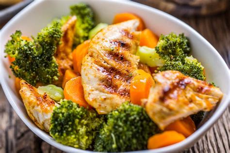 Chicken And Vegetable Salad Pieces Of Grilled Chicken With Carrots And