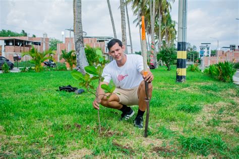 Conoce A Guillermo Checa El Joven Piurano Que Ha Plantado M S De