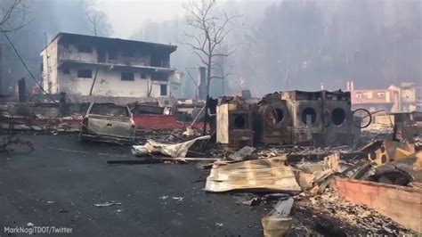 Wildfires scorch tourist area in Tennessee; thousands flee - ABC30 Fresno