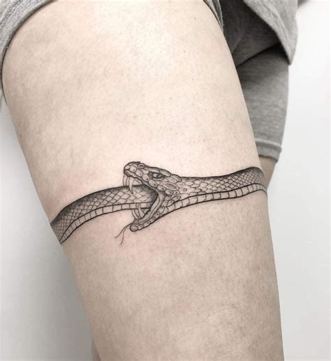 Pin By Luisa On Tattoos Snake Tattoo Design Ouroboros Tattoo Around