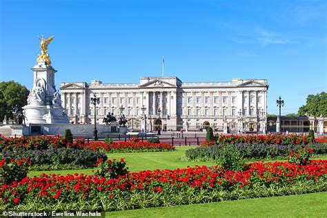 Royal Household Unveils £30 A Bottle Sloe Gin Made With Ingredients