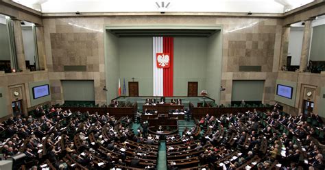 CBOS poparcie dla PO 36 proc dla PiS 22 proc Wiadomości