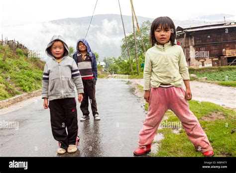 Children Bhutan Himalaya Hi Res Stock Photography And Images Alamy