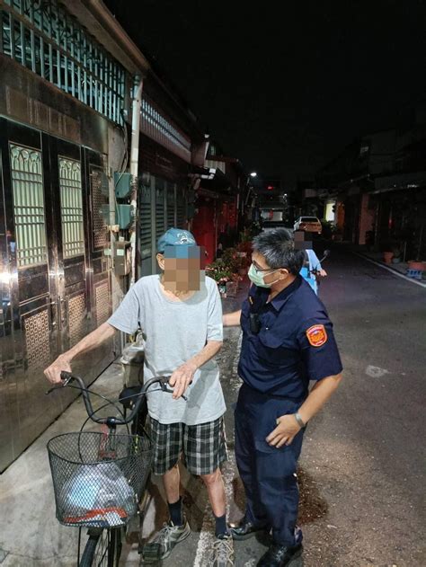 嘉義老翁騎腳踏車外出迷途 「衣服上1關鍵」助警送他回家 Ettoday地方新聞 Ettoday新聞雲