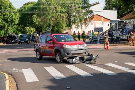 Motociclista é arremessada e morre após grave acidente em Umuarama