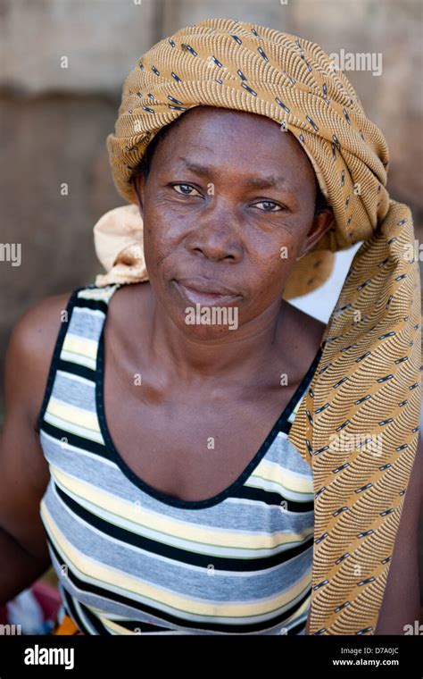 Mozambican Woman Hi Res Stock Photography And Images Alamy