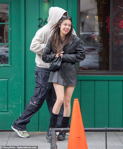 Olivia Rodrigo looks giddy as she cuddles up to Zack Bia post lunch in NYC | Daily Mail Online