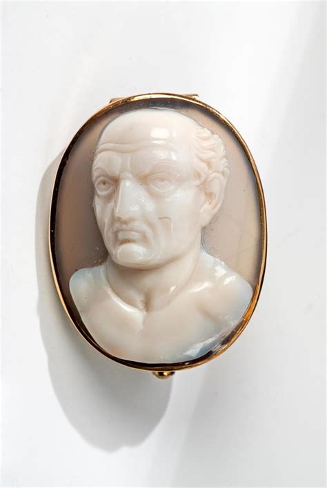 A 14 Ct Gold And Layered Agate Neoclassical Cameo Brooch Lot 291