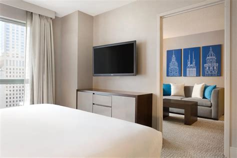 HILTON CHICAGO/MAGNIFICENT MILE SUITES 4⋆ ::: CHICAGO, UNITED STATES ...