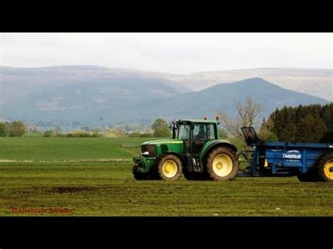 John Deere Muck Spreading With Bunning Jcb On The Loading Youtube