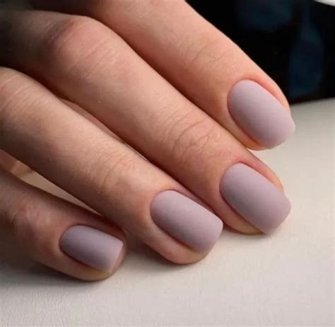 Uñas acrílicas Manicura cuadrada en tonos nude para rejuvenecer tus
