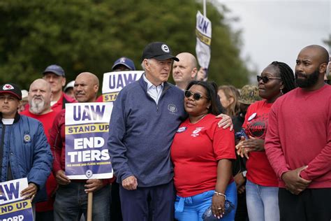 Live Updates Uaw Strikers Receive Bidens Support As He Walks Picket